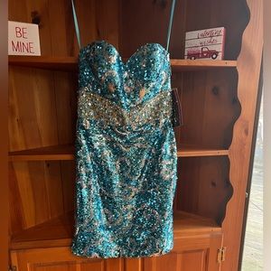 Gorgeous strapless short sequined dress! NEW with tags!